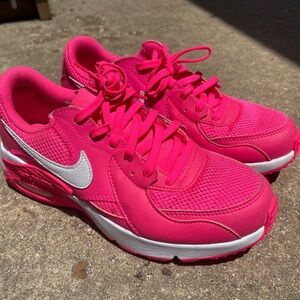 Size 7.5 - Nike Air Max Excee Hyper Pink